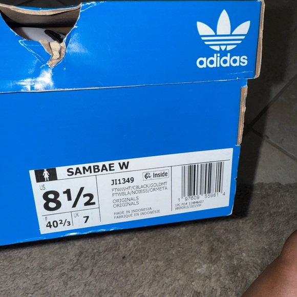 White Sambae Adidas-purchased in Oct at Adidas store, like new, only worn twice - Picture 5 of 6
